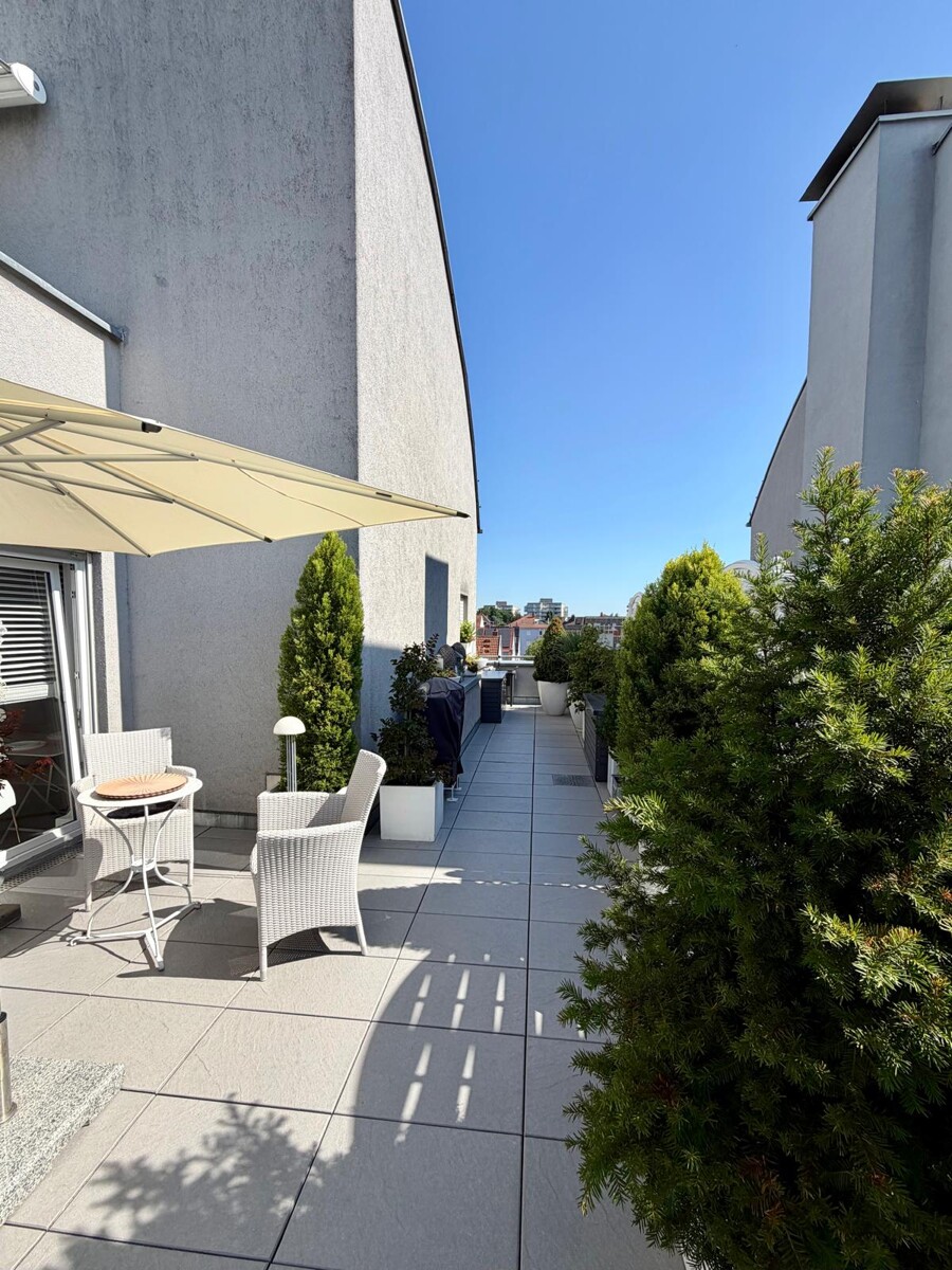 Dachterrasse mit Platz zum Entspannen (KI-Visualisierung) Penthousewohnung Ettlingen