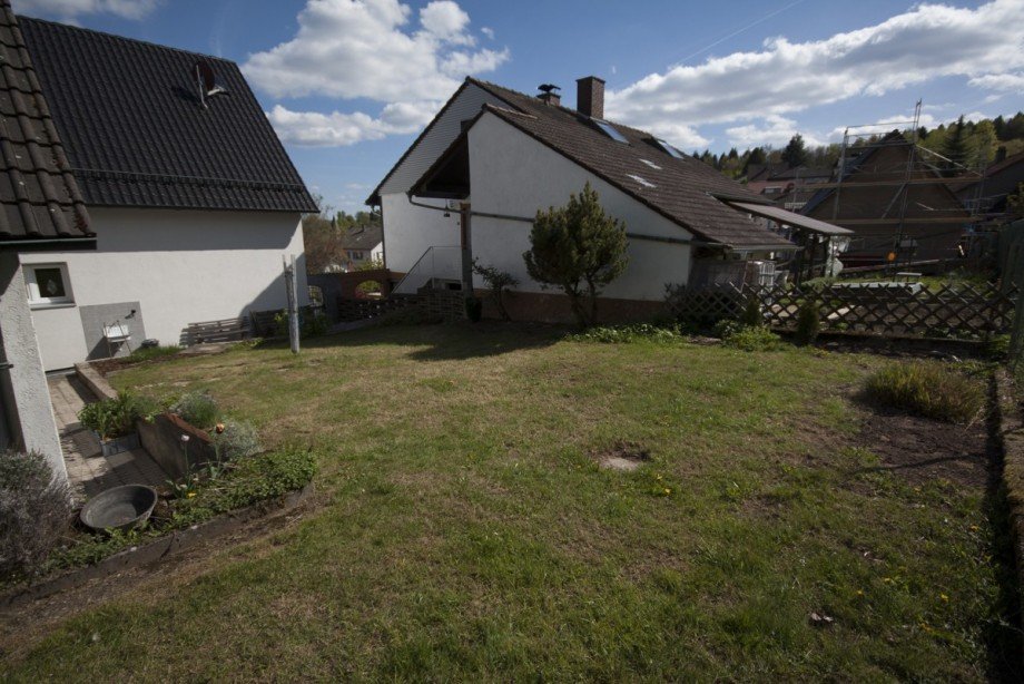 Seitenansicht Doppelhaush�lfte Ettlingen