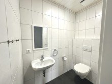 Zwei separate WCs Attraktive moderne Gewerbeeinheit - vollst�ndig renoviert, sofort verf�gbar