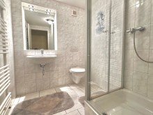 Badezimmer KG Perfekt geschnittener Winkelbungalow