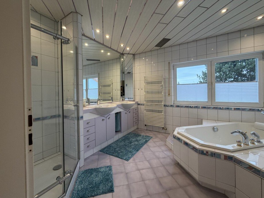 Badezimmer DG Mehrfamilienhaus Malsch