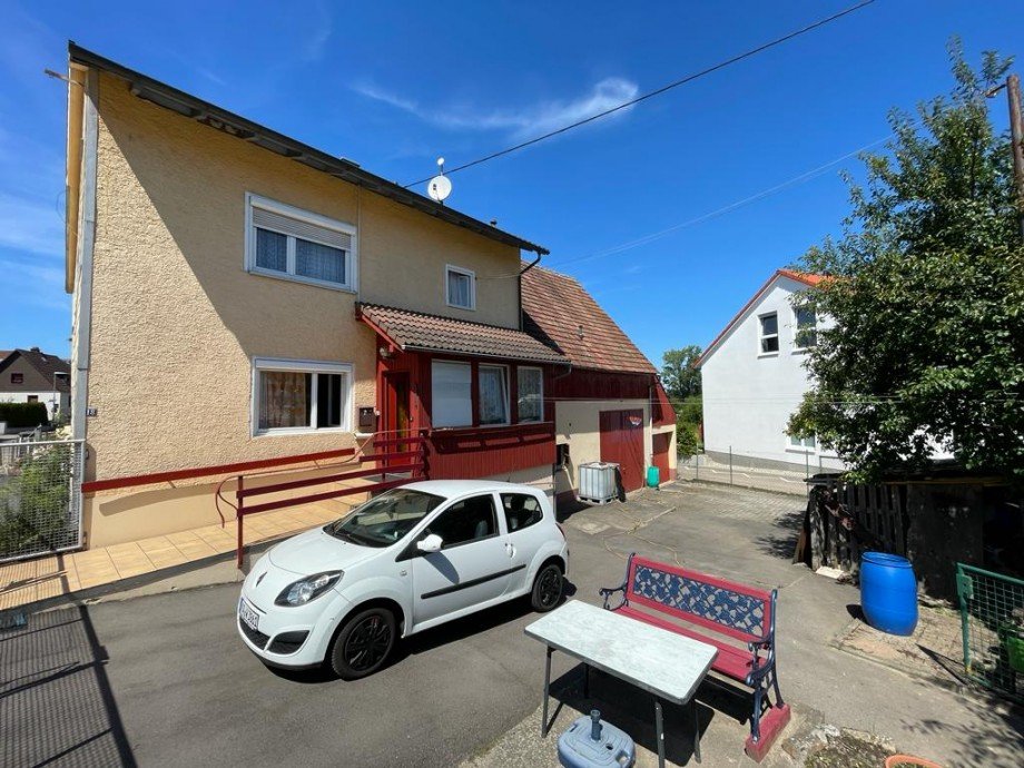 Hofansicht Einfamilienhaus Karlsbad
