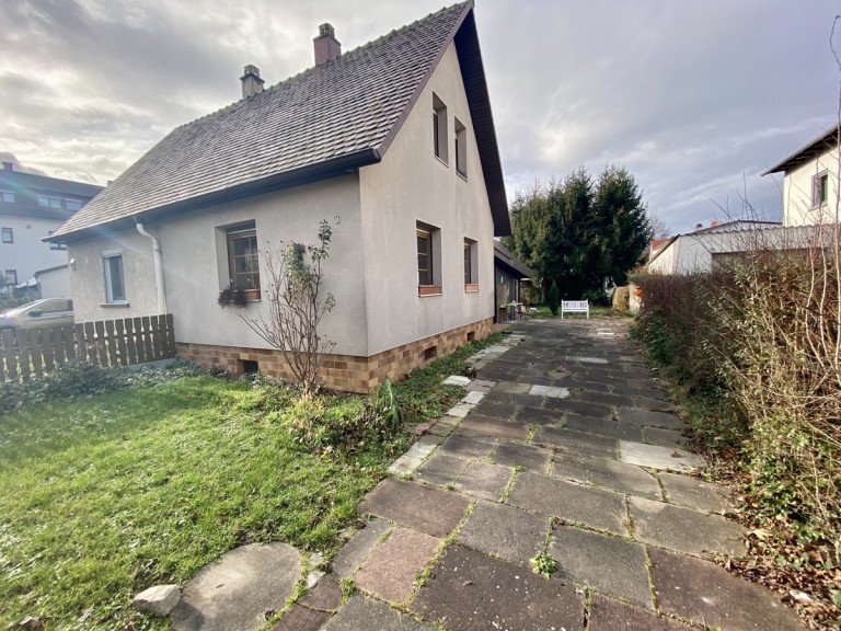 Hausansicht Einfahrt Ettlingen Doppelhaush�lfte Interessante Doppelhaush�lfte f�r Handwerker in Ettlingen West