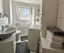 Tageslichtbad Attraktive Erdgeschosswohnung mit �berdachter Terrasse 
und eigenem Garten.