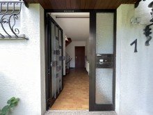 Eingang Sanierungsbed�rftiges Reihenendhaus in Waldbronn Busenbach