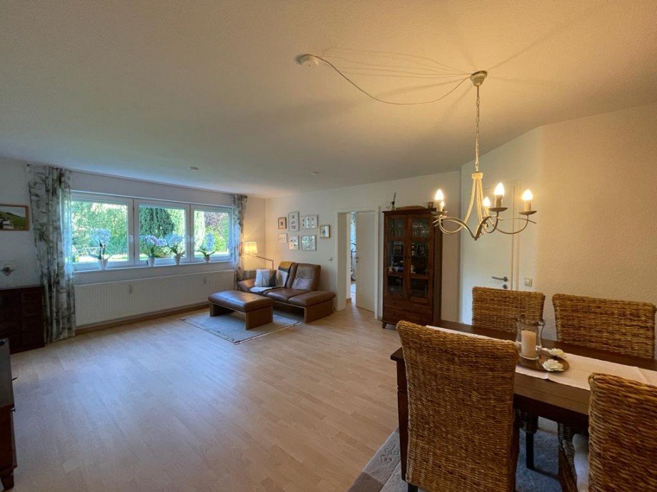 Wohn und Esszimmer Souterrainwohnung Bad Herrenalb / Neusatz