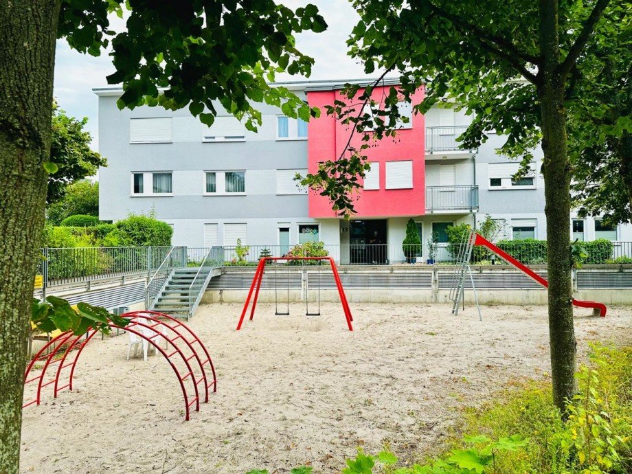 Spielplatz vor dem Haus Erdgeschosswohnung Ettlingen