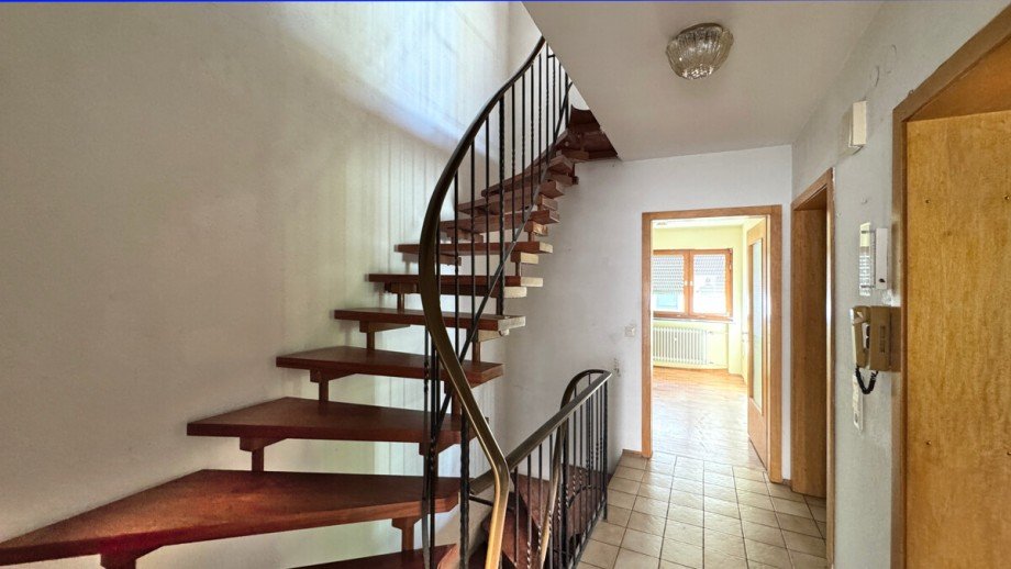 Flur Doppelhaush�lfte Waldbronn / Reichenbach