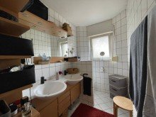 Badezimmer Gepflegtes Dreifamilienhaus in ruhiger Lage, Ettlingen Bruchhausen