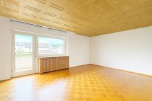 Wohnzimmer Charmante 3-Zimmer-Wohnung mit 
Balkon und Garage - 
gestalten Sie Ihr neues Zuhause