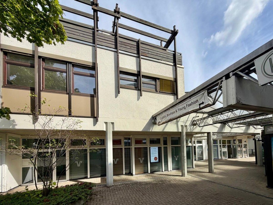 Zugang zu den Gewerbeeinheiten B�rogeb�ude Waldbronn