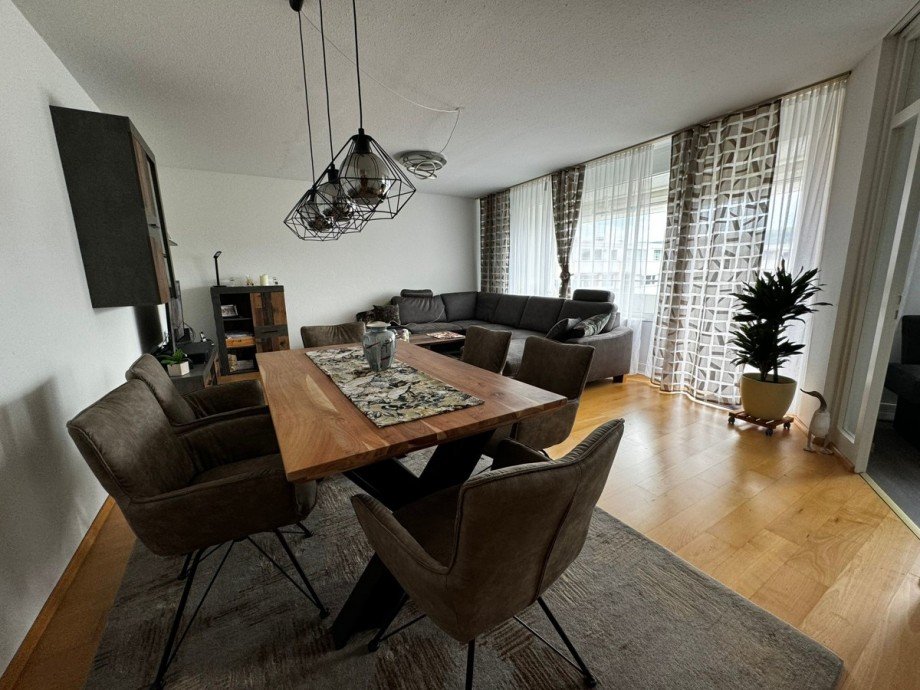 Wohn-/Esszimmer Etagenwohnung Ettlingen-Neuwiesenreben