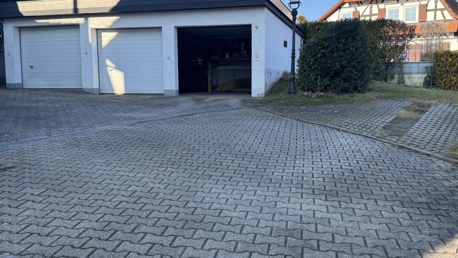 Einfahrt & Garagen Doppelhaush�lfte Ettlingen