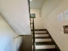 Treppenhaus Entwicklungsf�higes 3-Familienwohnhaus in begehrter Ettlinger Lage!