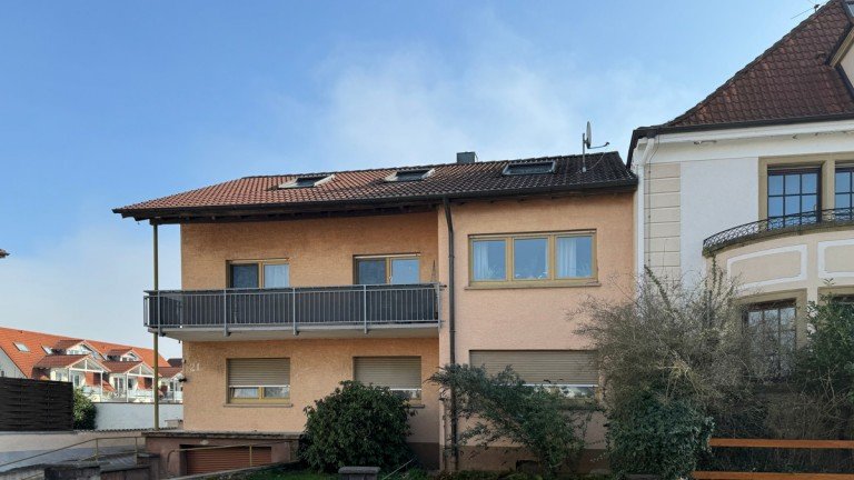 Stra�enseite Malsch Zweifamilienhaus Vermietetes 2-3 Familienhaus in Malsch - gro�artige Gelegenheit f�r Investoren oder Familien!