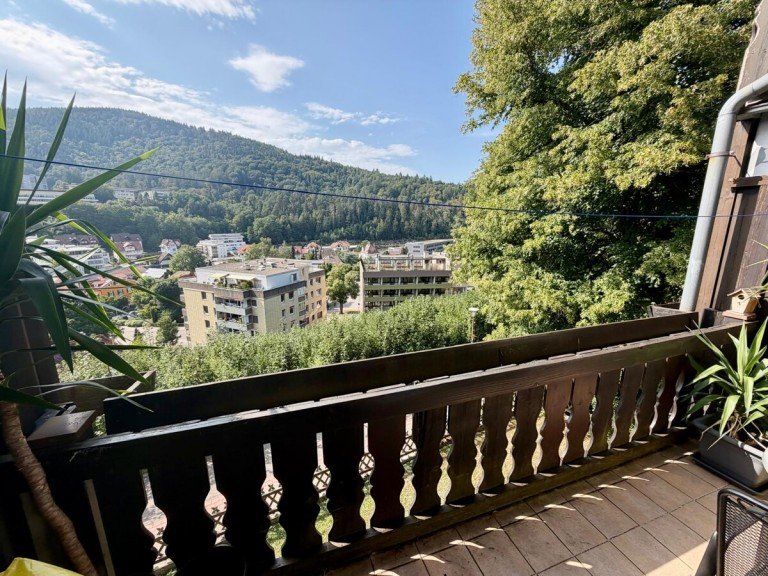 Blick aus dem Balkon Bad Herrenalb - Bad Herrenalb Etagenwohnung Helle 1-Zimmerwohnung mit Balkon und Stellplatz in Bad Herrenalb