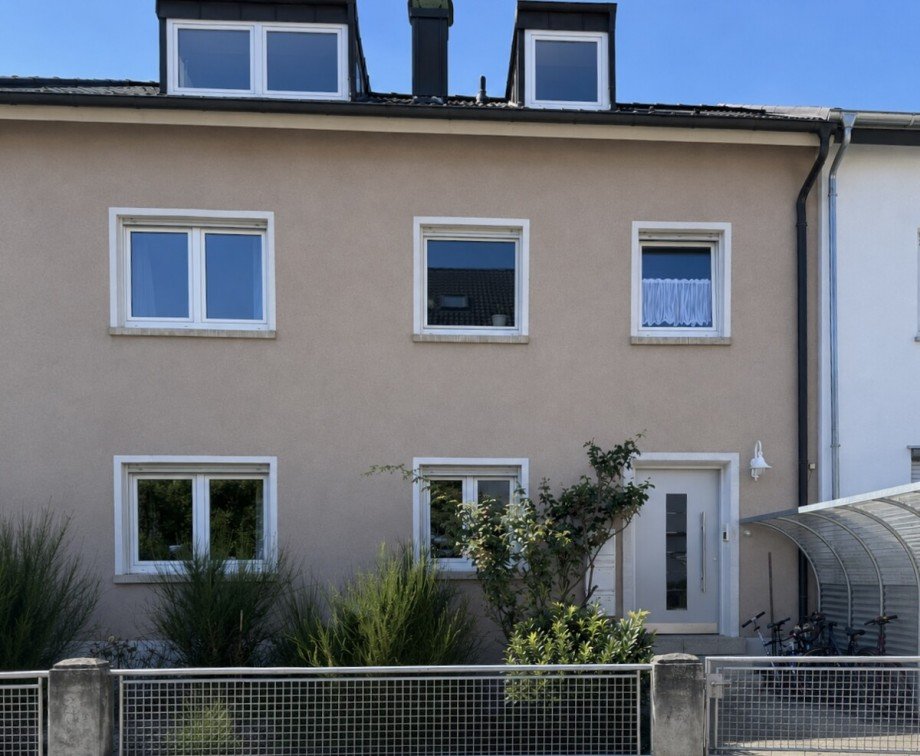 Vorderansicht Mehrfamilienhaus Karlsruhe