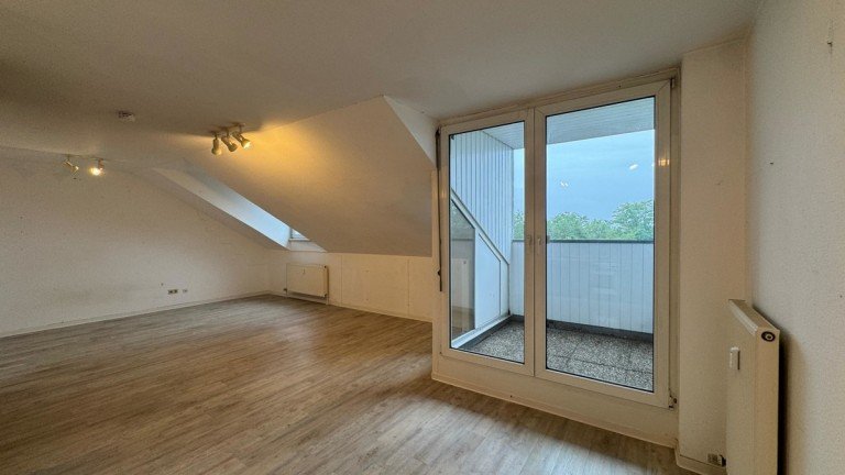Loggia Karlsruhe Dachgeschosswohnung Nur 3 km zum Campus-Ost - Studentenappartment in TOP-Lage