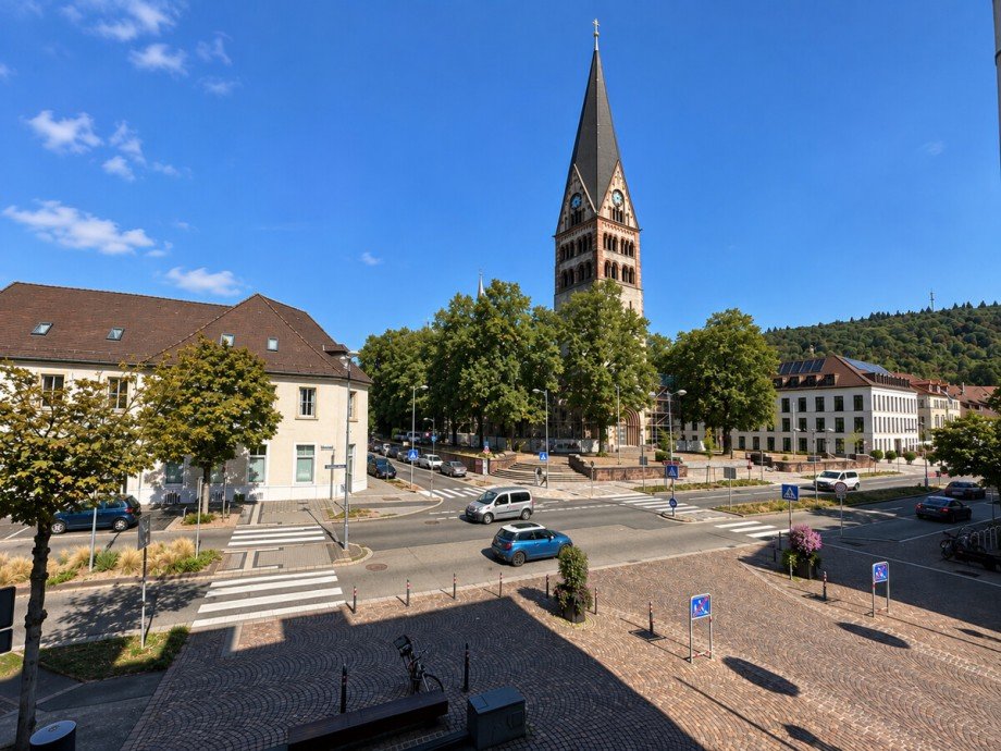(KI bearbeitet) Ausblick Richtung Pforzheimer Stra�e Wohn- / Gesch�ftshaus Ettlingen
