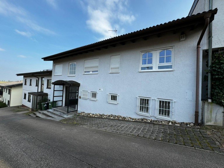 Stra�enansicht Ettlingen / Schluttenbach Einfamilienhaus Gro�es Haus mit Fahrstuhl und sch�nem Garten