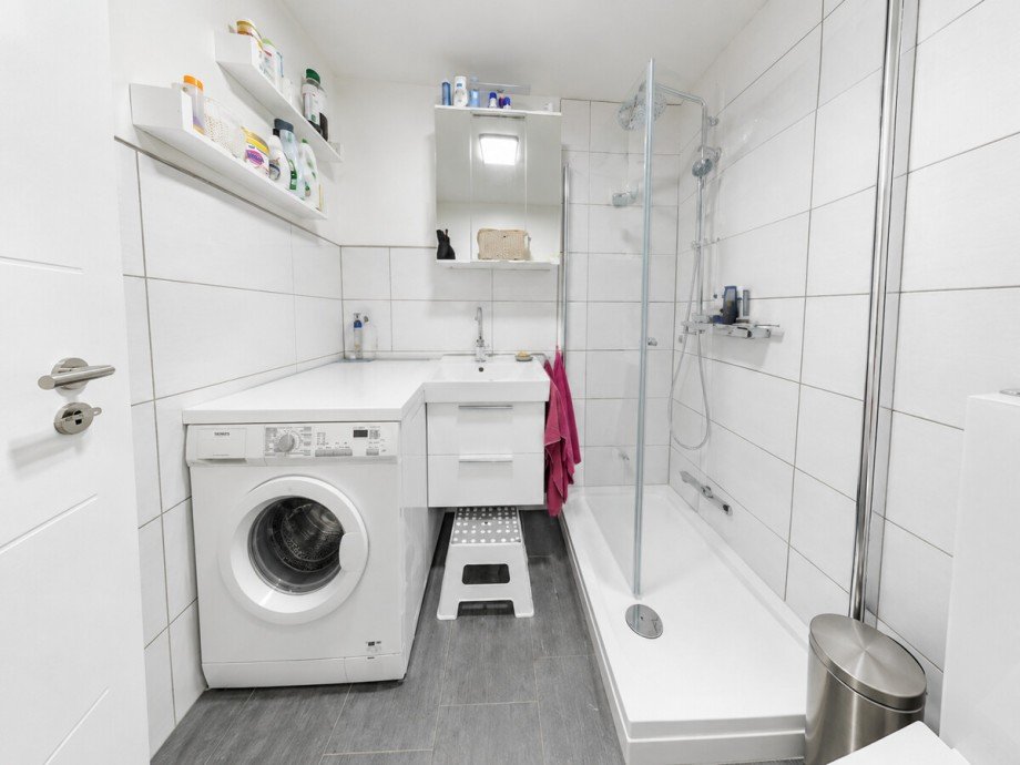 Badezimmer Wohnung 1 (KI generiert) Souterrainwohnung Bad Herrenalb