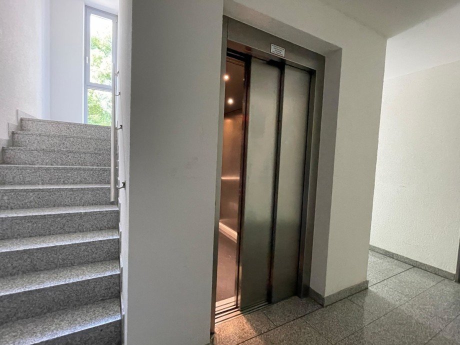 Treppenhaus Etagenwohnung Karlsruhe