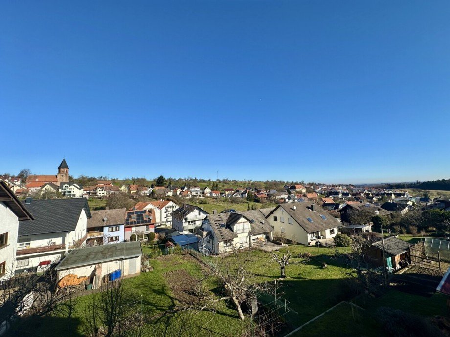 Blick vom ersten Balkon mit weitl�ufigem Ausblick �ber die D�cher des Ortes Etagenwohnung Malsch