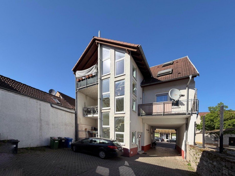 Hinteransicht Mehrfamilienhaus Weingarten