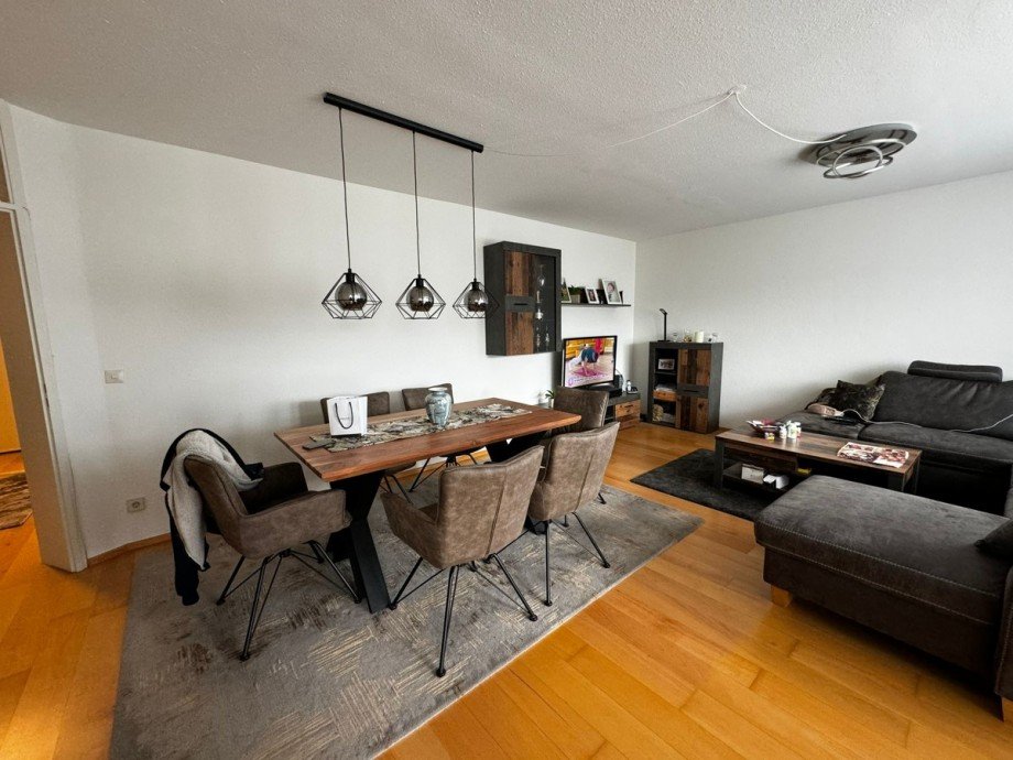 Wohn-/Esszimmer Etagenwohnung Ettlingen-Neuwiesenreben