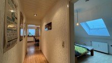 Flur mit Blick ins Schlafzimmer Klein-Fein-Mein 
3-Zi.Dachgeschosswohnung in KA-Daxlanden