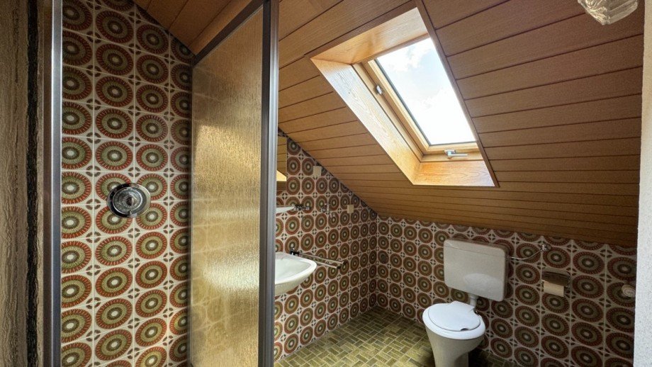 DG-Badezimmer Zweifamilienhaus Karlsbad-Spielberg