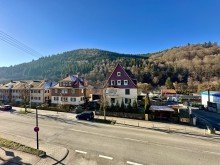Blick zur gegen�berliegenden Stra�enseite Riesige und lichtdurchflutete Maisonettewohnung mit Garten