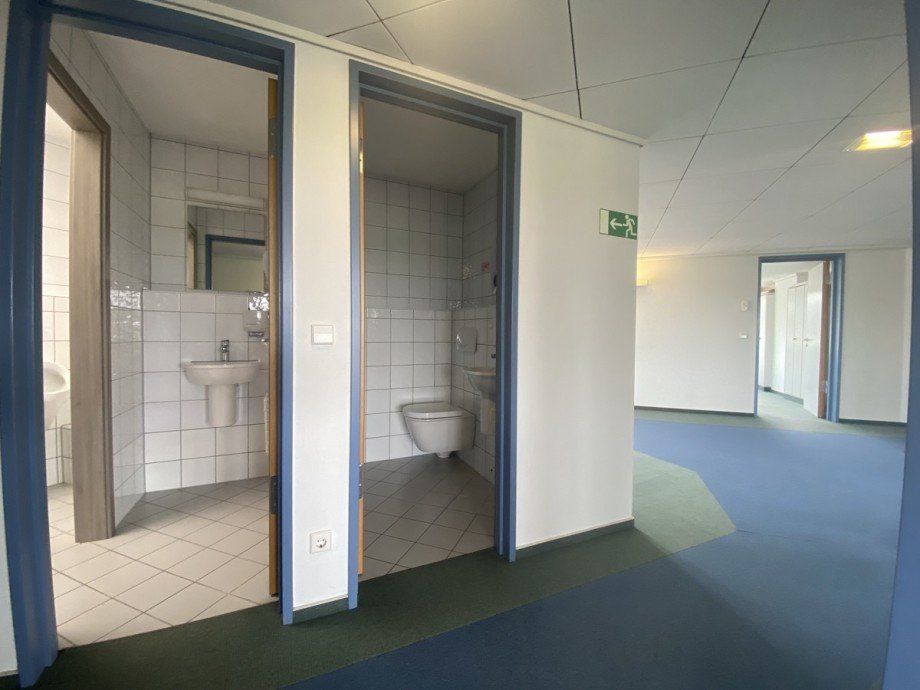 Toiletten / Flur 2.OG B�rofl�che Waldbronn