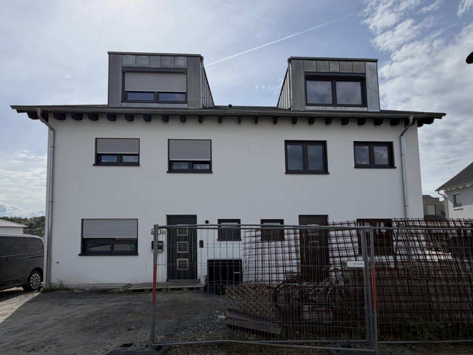 Vorderansicht Doppelhaush�lfte Pfinztal / S�llingen