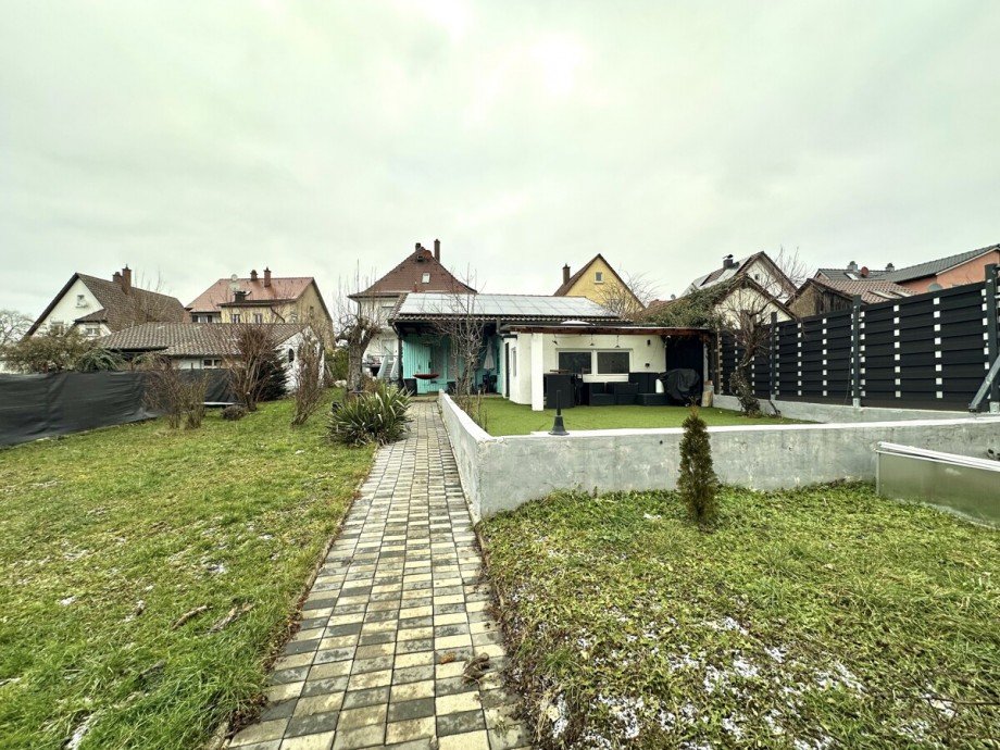 Blick vom Garten auf das Haus Mehrfamilienhaus M�hlacker