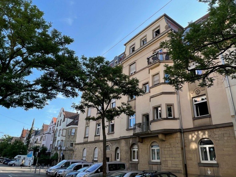 Hausansicht Stra�e Karlsruhe / S�dweststadt - S�dweststadt (Stadtteil) Etagenwohnung +++frei ab 01.11.2026+++Altbauflair in der S�dweststadt - gro�z�gige 4-Zimmer-Eigentumswohnung