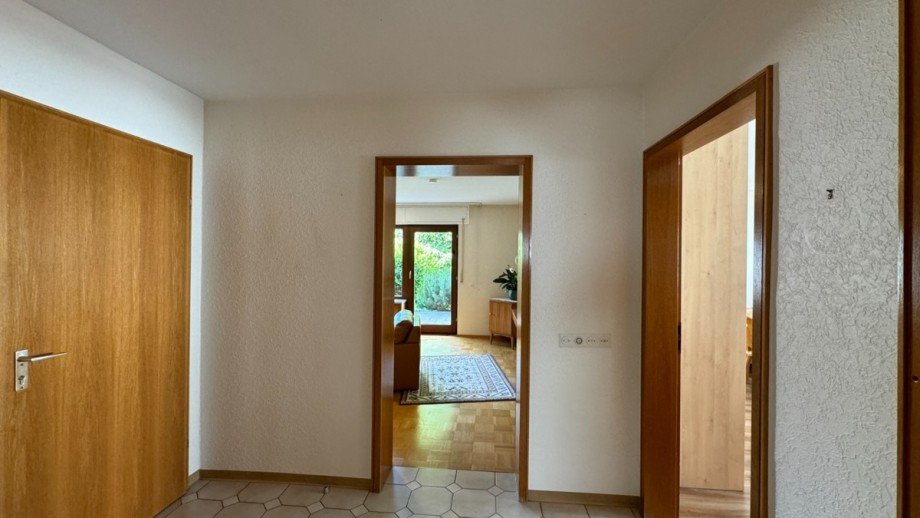 EG-Flur Zweifamilienhaus Karlsbad-Spielberg