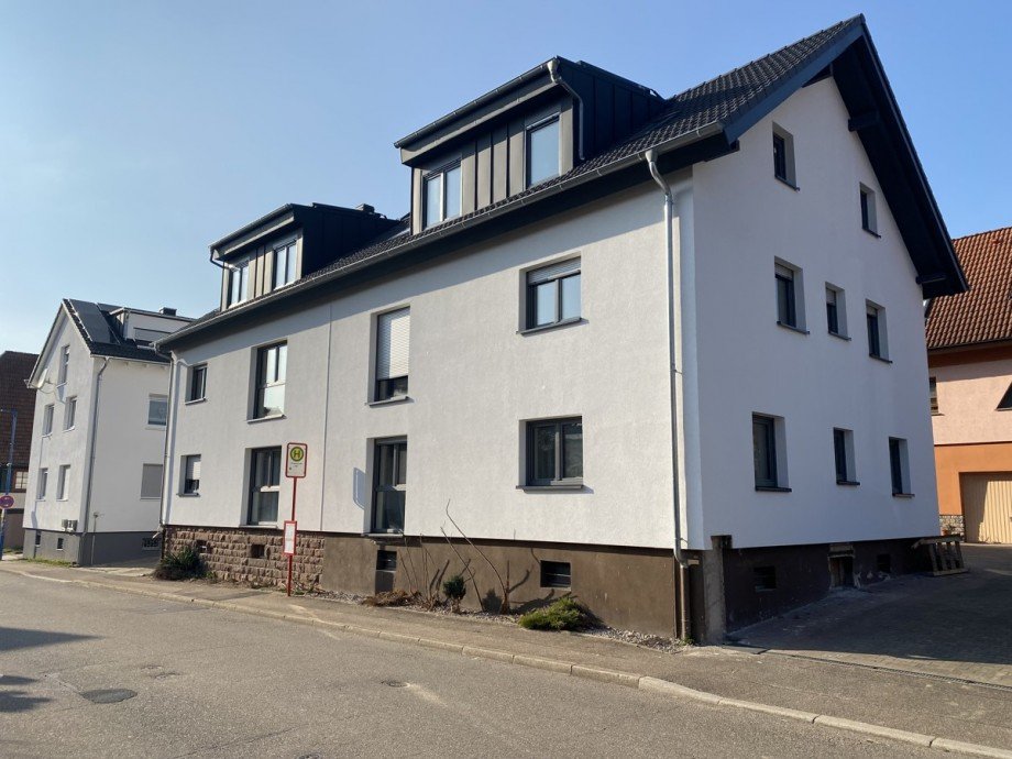 Hausansicht Strasse Dachgeschosswohnung Waldbronn