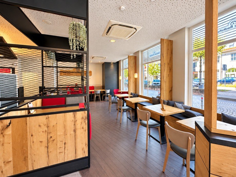 (KI bearbeitet) B�ckerei Wohn- / Gesch�ftshaus Ettlingen