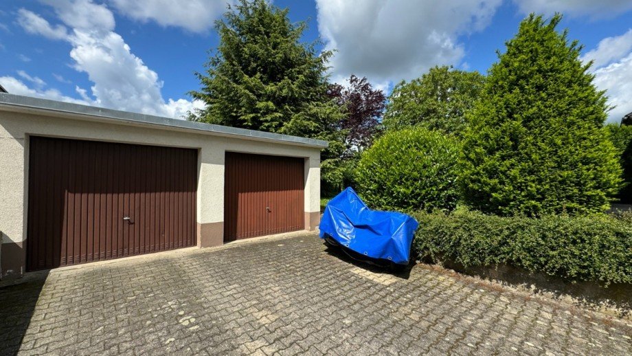 Garagen Zweifamilienhaus Karlsbad-Spielberg