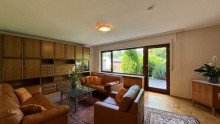 EG-Wohnzimmer Wohlf�hlatmosph�re im 2-Familienhaus mit gro�em Grundst�ck.