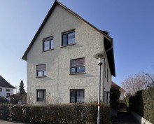 Vorderansicht Entwicklungsf�higes 3-Familienwohnhaus in begehrter Ettlinger Lage!