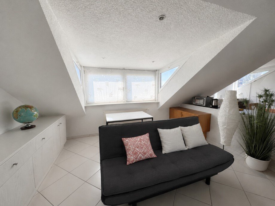 Wohnzimmer DG Mehrfamilienhaus Karlsruhe