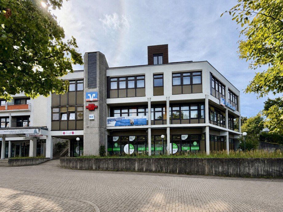 Gepflegtes B�rogeb�ude am Rathausmarkt B�rogeb�ude Waldbronn