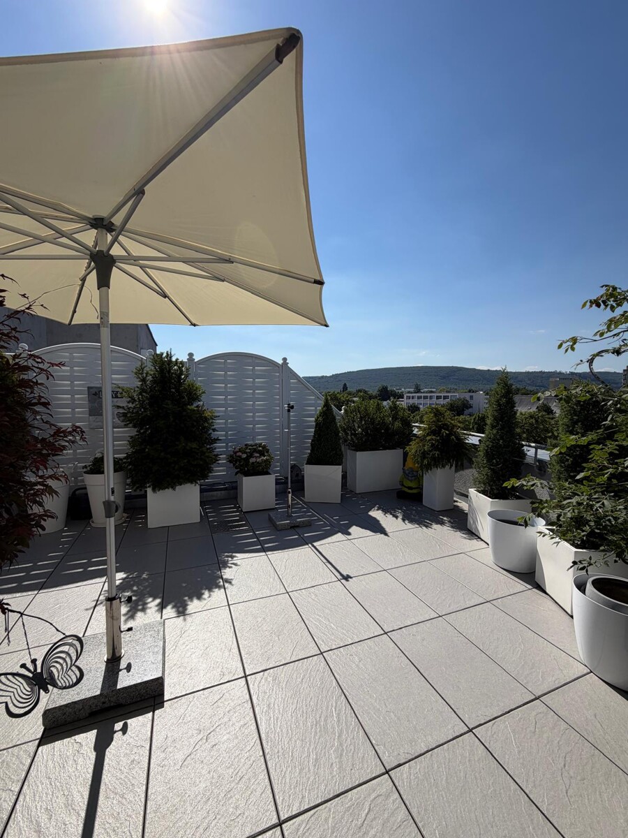Dachterrasse mit Weitblick (KI-Visualisierung) Penthousewohnung Ettlingen