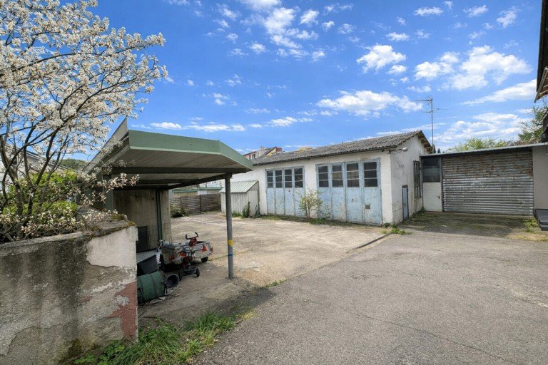 KI bearbeitet Waldbronn / Busenbach - Busenbach Wohngrundst�ck Attraktiver Bauplatz mit genehmigter Doppelhaush�lfte