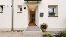 Repr�sentativer Hauseingang (KI-Visualisierung) Exklusives, lichtdurchflutetes Reihenendhaus mit Dachterrasse und zwei sonnigen Terrassen