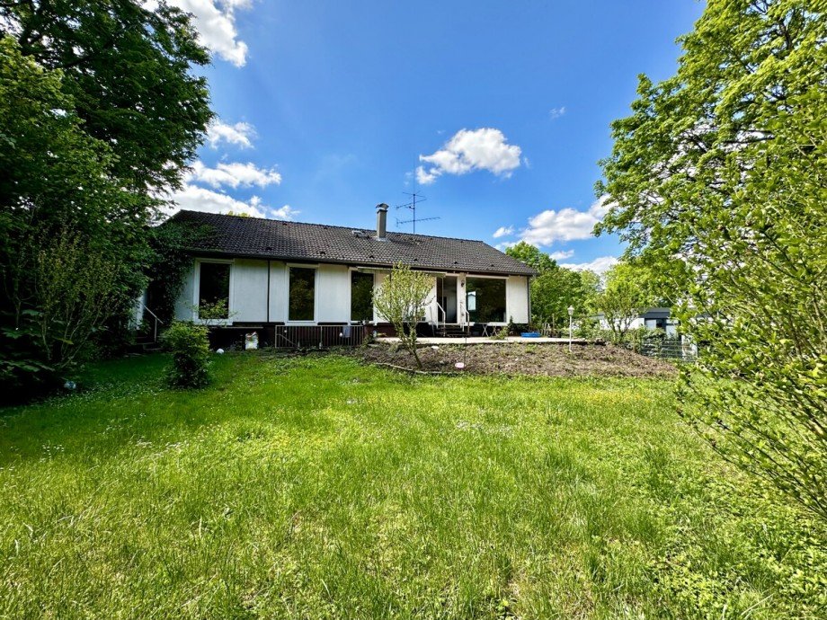 Hausansicht vom Garten Einfamilienhaus Karlsruhe / Bergwald