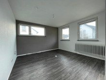 Zimmer 1 Ehemalige Bankfiliale mit genehmigter Bauvoranfrage 
- gestalten Sie Ihre neue Wohnung!