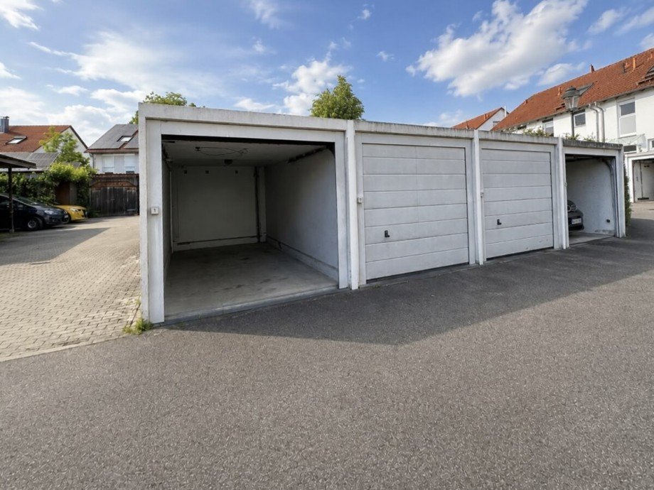 Garage links inklusive Reihenendhaus Baden-Baden